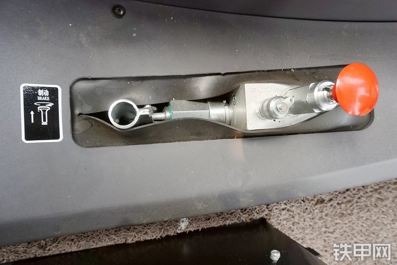 徐工XT870H挖掘装载机局部