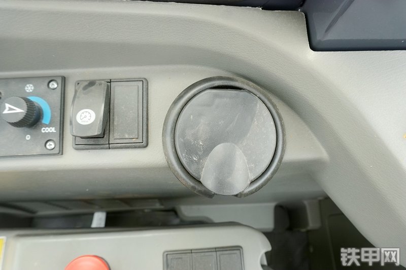 徐工LW700KN装载机局部