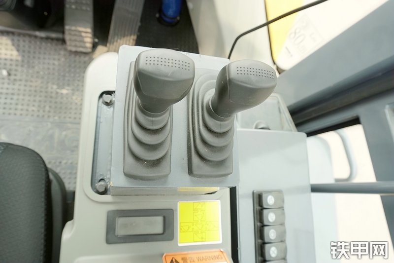 徐工LW1100KV装载机局部