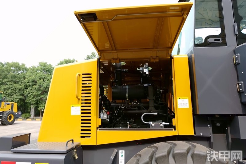 徐工ZL30GV装载机局部