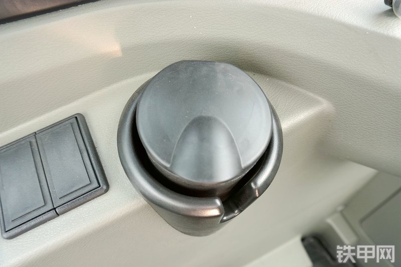 徐工LW300KV装载机局部