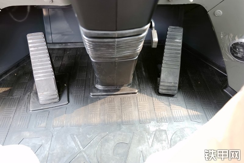 徐工ZL30GV装载机局部