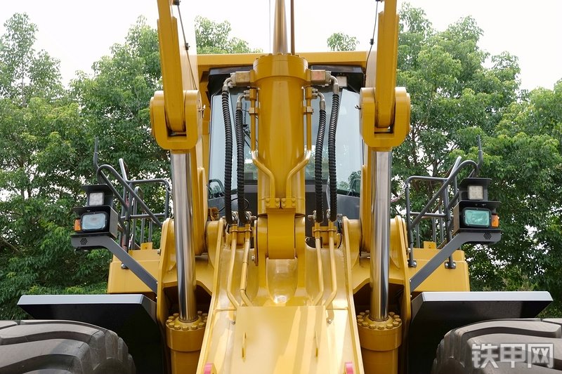 徐工LW1200K装载机局部