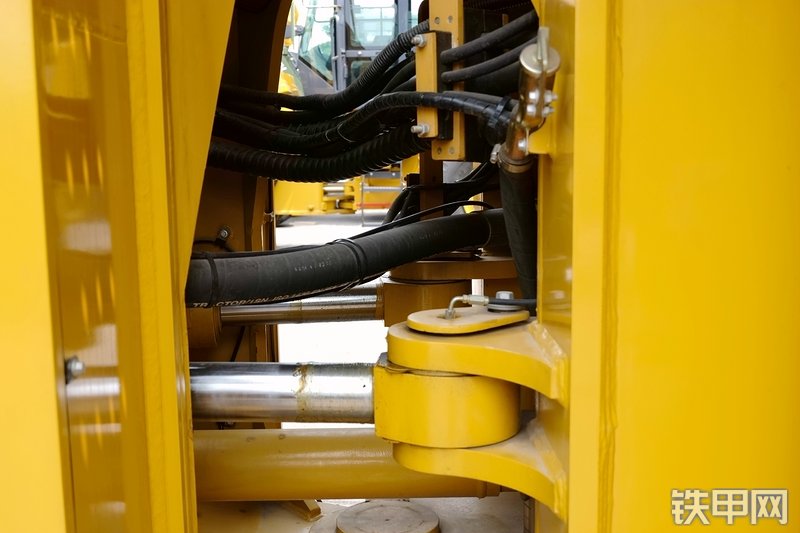 徐工LW1200K装载机局部