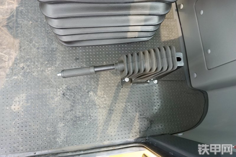 徐工LW180KV装载机局部