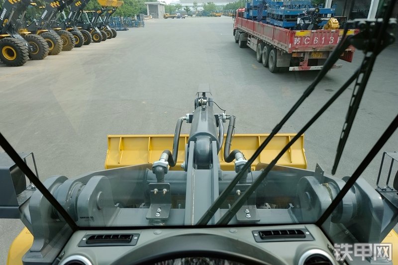 徐工ZL30GV装载机局部