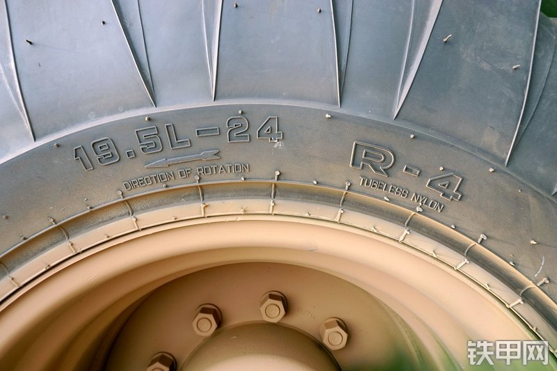 徐工XT870H挖掘装载机局部