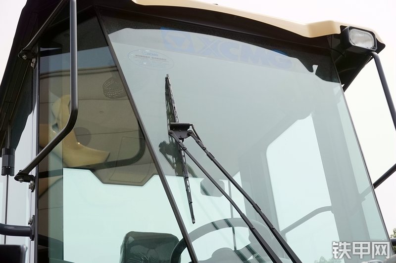 徐工LW300KV装载机局部