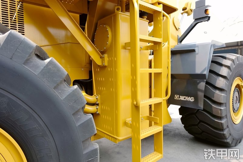 徐工LW1200K装载机局部