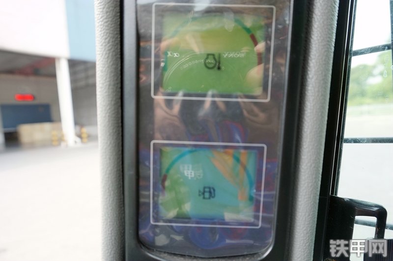 徐工XC760K滑移装载机局部