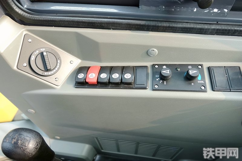 徐工LW300FV装载机局部