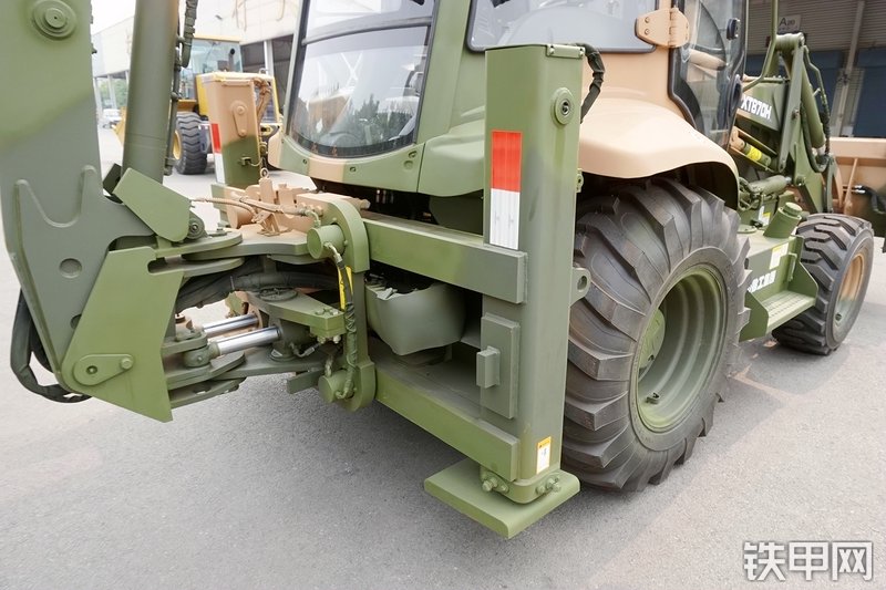 徐工XT870H挖掘装载机局部