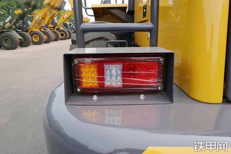 徐工LW500F装载机局部