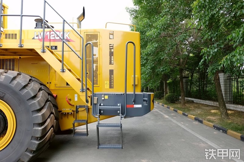 徐工LW1200K装载机局部