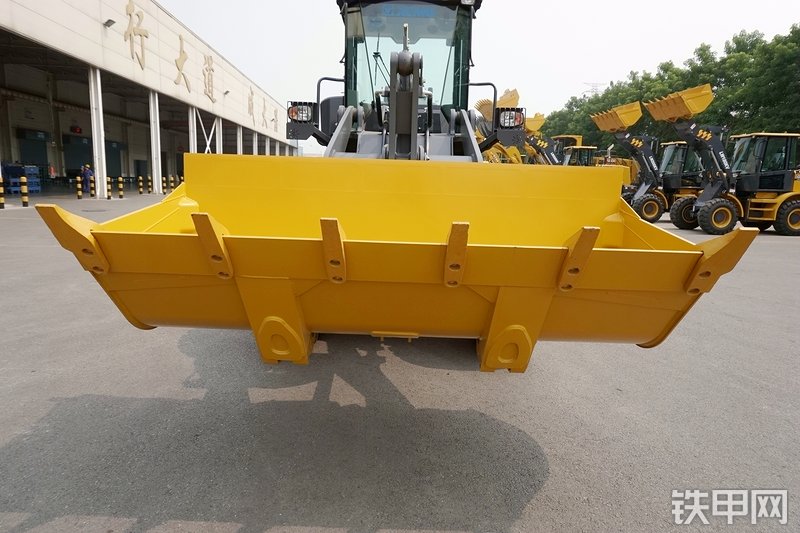 徐工LW300KV装载机局部