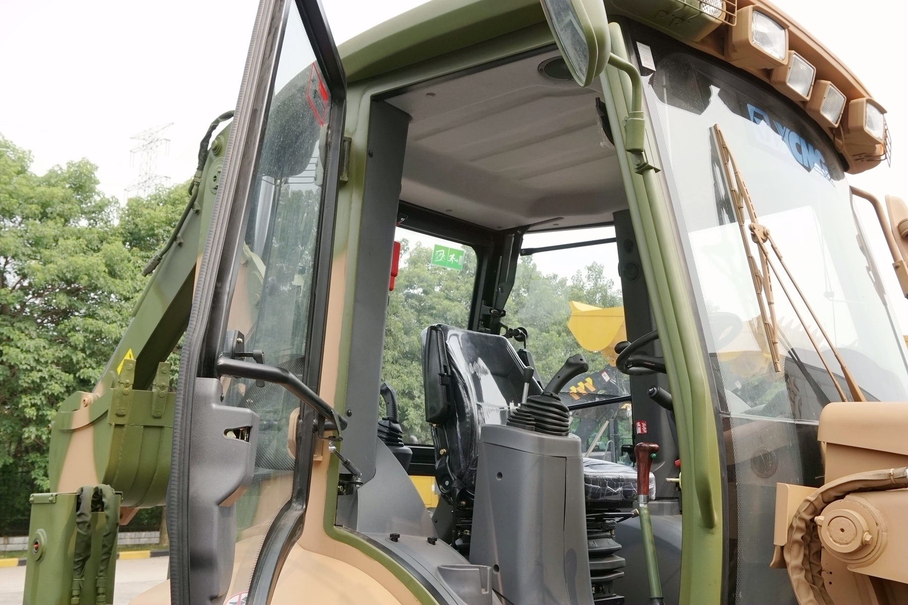 徐工xt870h挖掘装载机