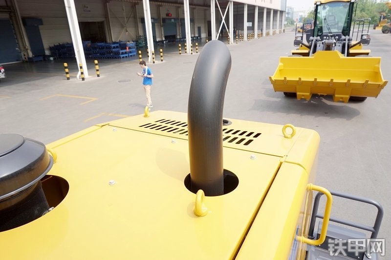 徐工LW300KV装载机局部