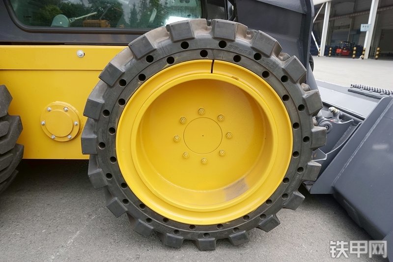 徐工XC760K滑移装载机局部