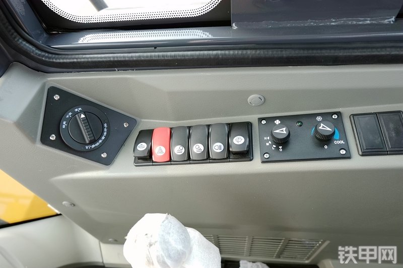 徐工LW500D装载机局部