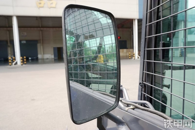 徐工XC760K滑移装载机局部