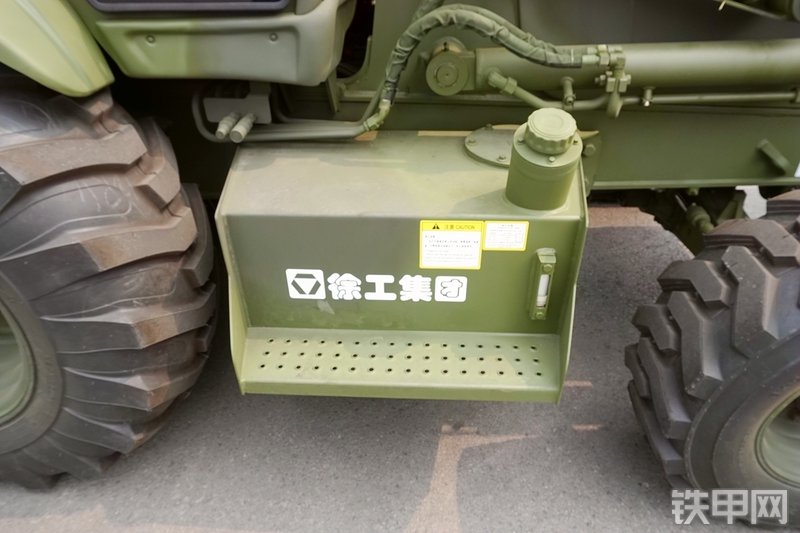 徐工XT870H挖掘装载机局部