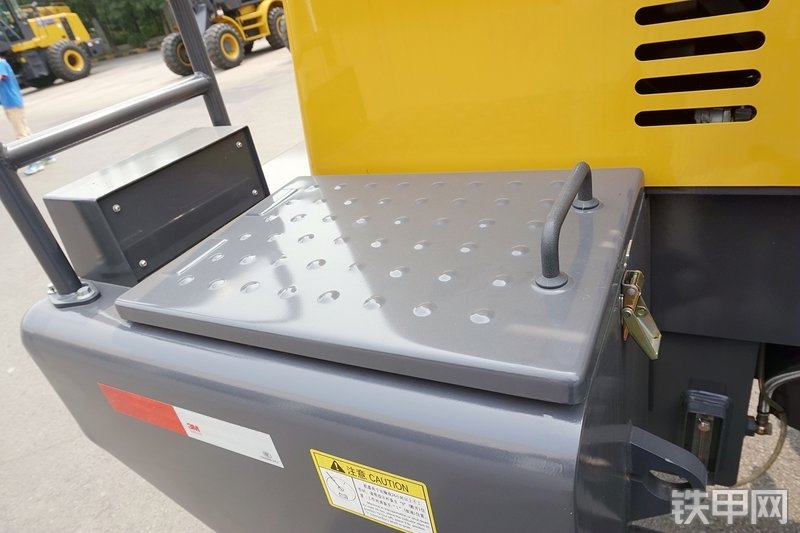 徐工LW300KV装载机局部