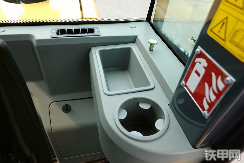 徐工ZL30GV装载机局部