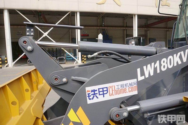 徐工LW180KV装载机局部