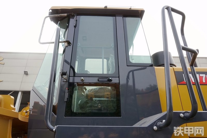 徐工LW700KN装载机局部