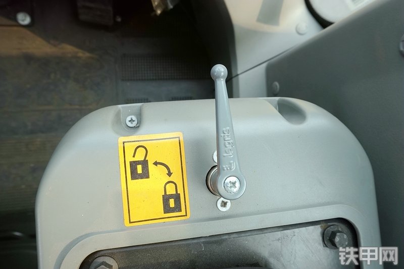 徐工LW700KN装载机局部