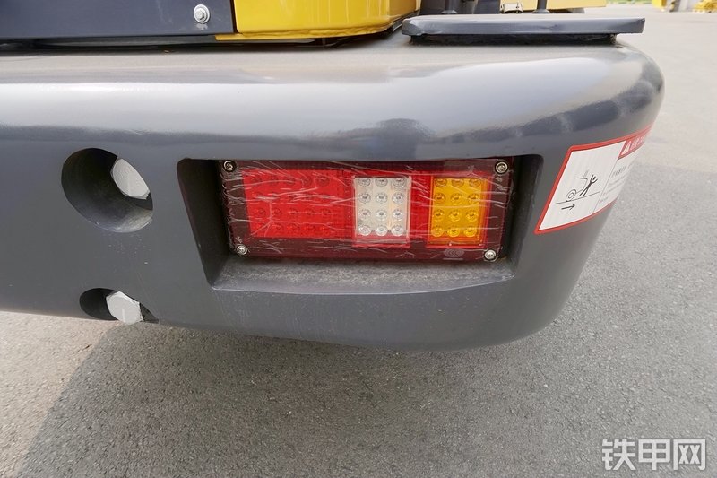 徐工LW180KV装载机局部