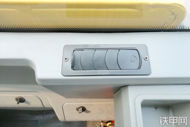 徐工LW700KN装载机局部