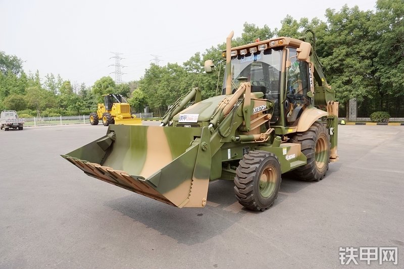 徐工XT870H挖掘装载机整机外观