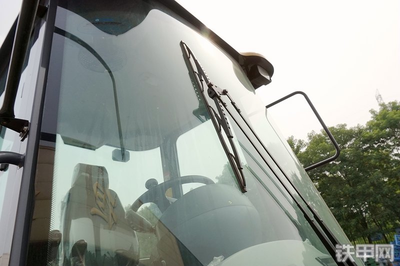 徐工LW180KV装载机局部