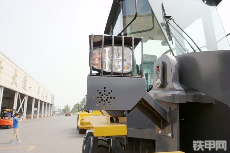 徐工LW300KV装载机局部