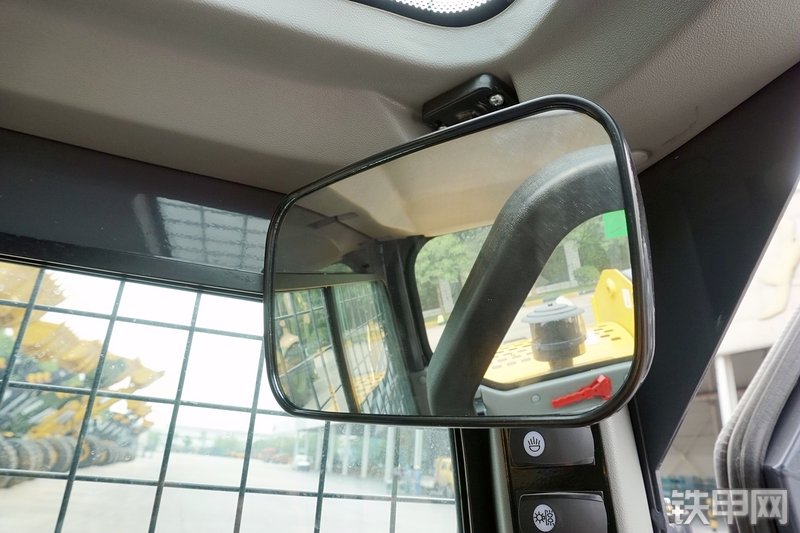 徐工XC760K滑移装载机局部