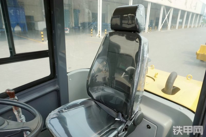 徐工LW180KV装载机局部