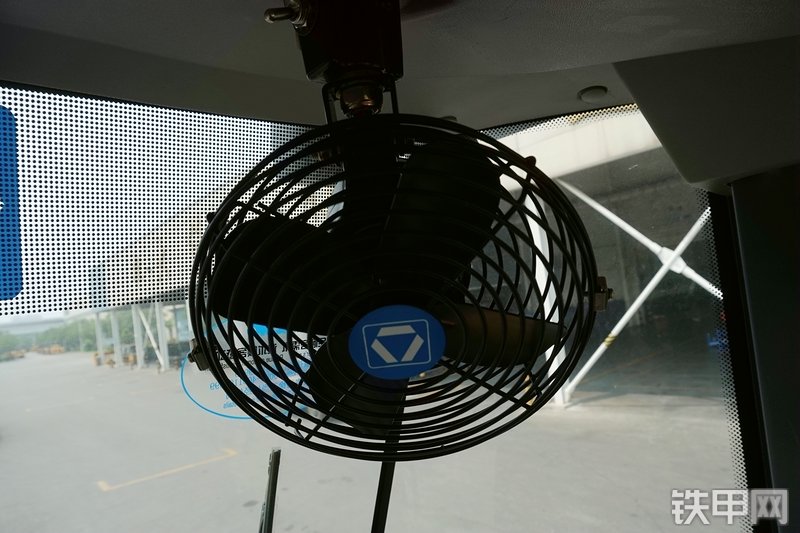 徐工LW1100KV装载机局部