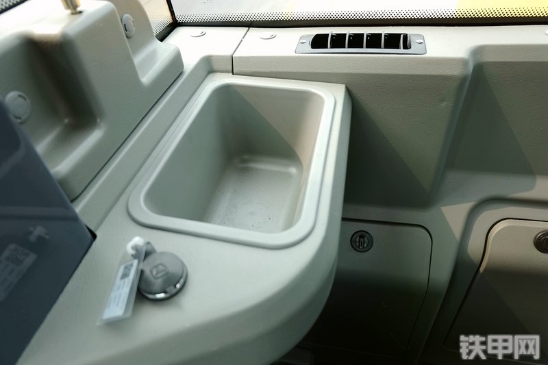 徐工LW600KV装载机局部