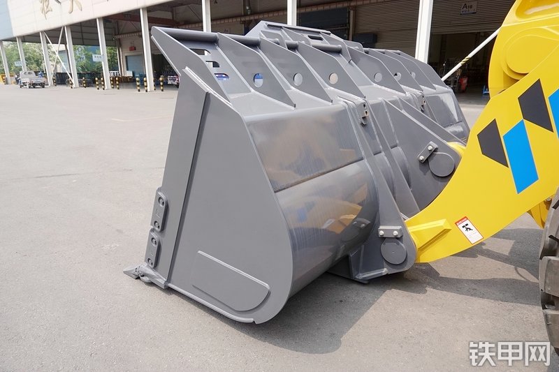 徐工LW1100KV装载机局部