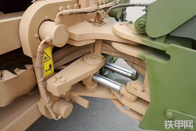 徐工XT870H挖掘装载机局部