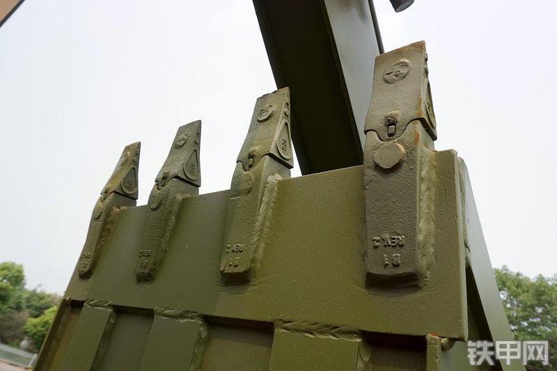 徐工XT870H挖掘装载机局部