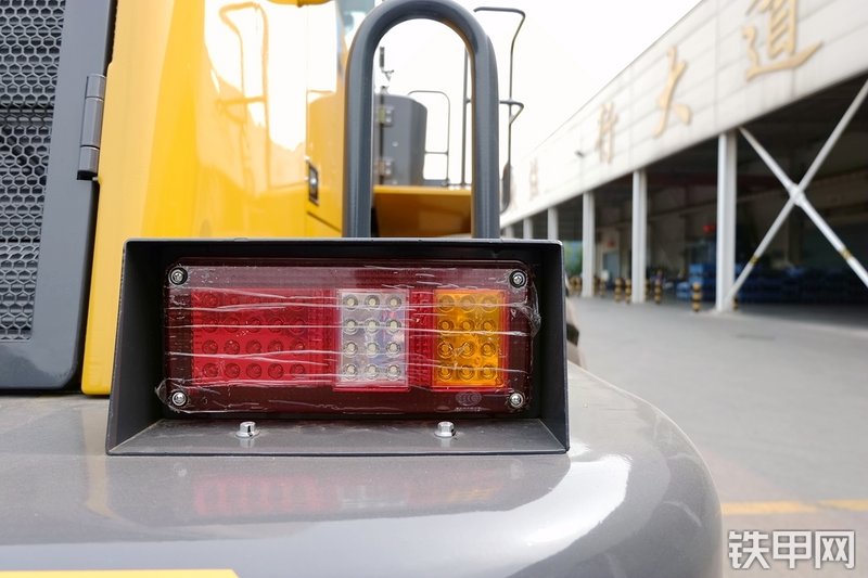 徐工LW600KV装载机局部