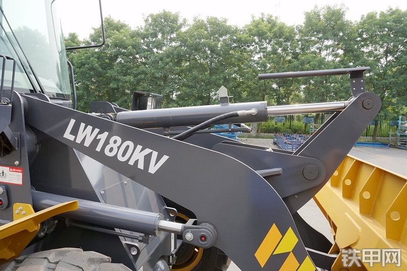 徐工LW180KV装载机局部