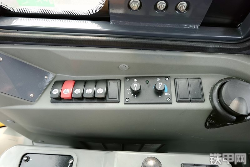 徐工ZL30GV装载机局部