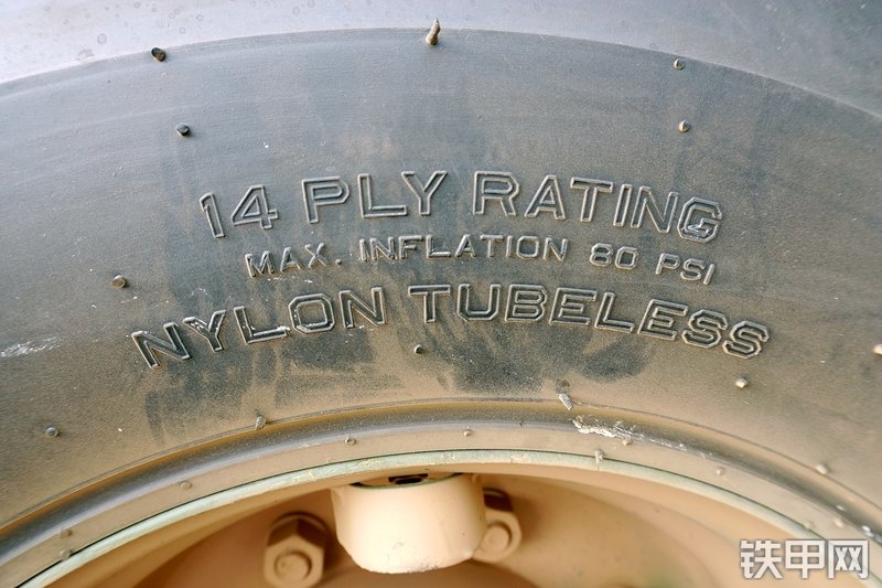 徐工XT870H挖掘装载机局部