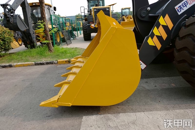 徐工LW300FV装载机局部