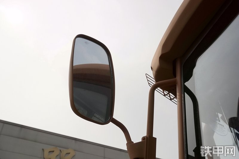 徐工XT870H挖掘装载机局部