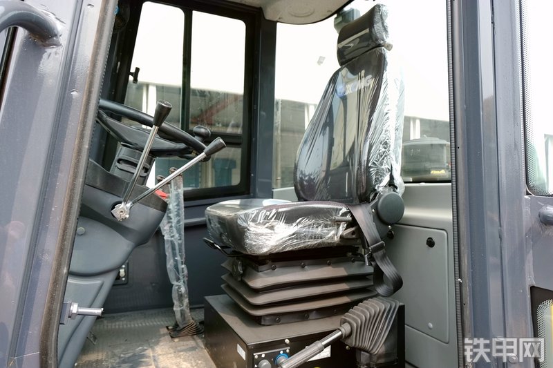 徐工LW200KV装载机局部