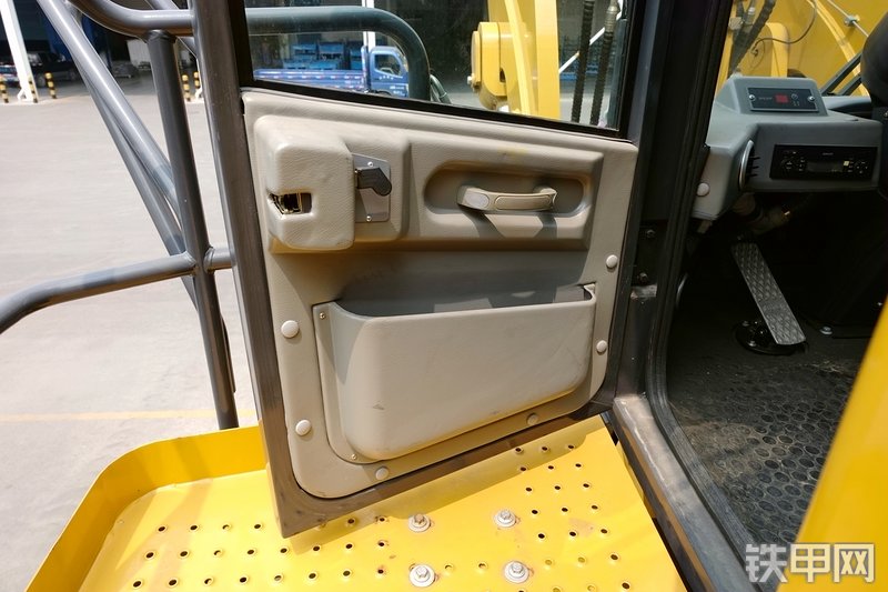 徐工LW1200K装载机局部